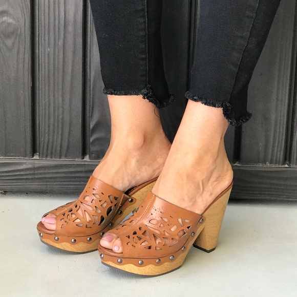 NIB Cognac Laser Cut Wooden Platform Mule Clog - Picture 6 of 7